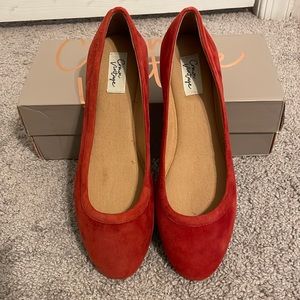 New in box Crown Vintage Melidee suede scarlet wet ballet flats